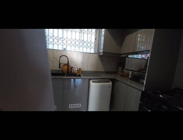 2.5 BEDROOM FLAT FOR SALE IN GLENWOOD